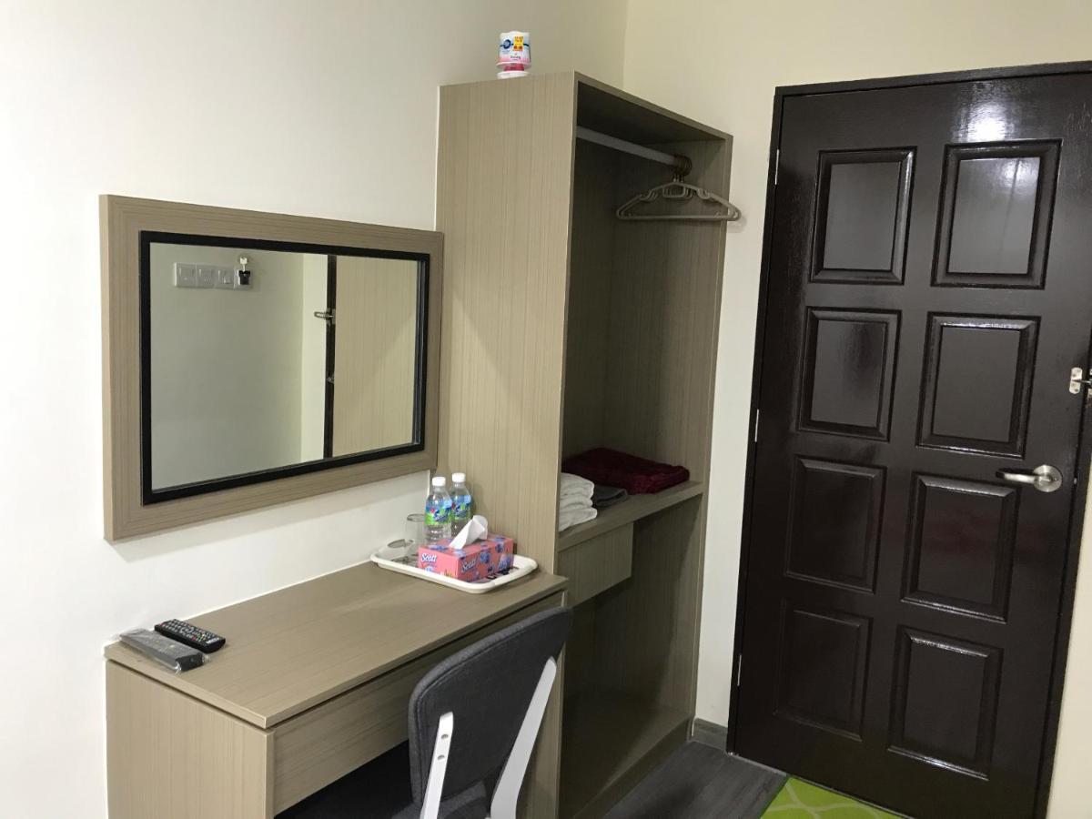 Simpang Renggam Oyo 90506 Z Stay Inn Hotel מראה חיצוני תמונה